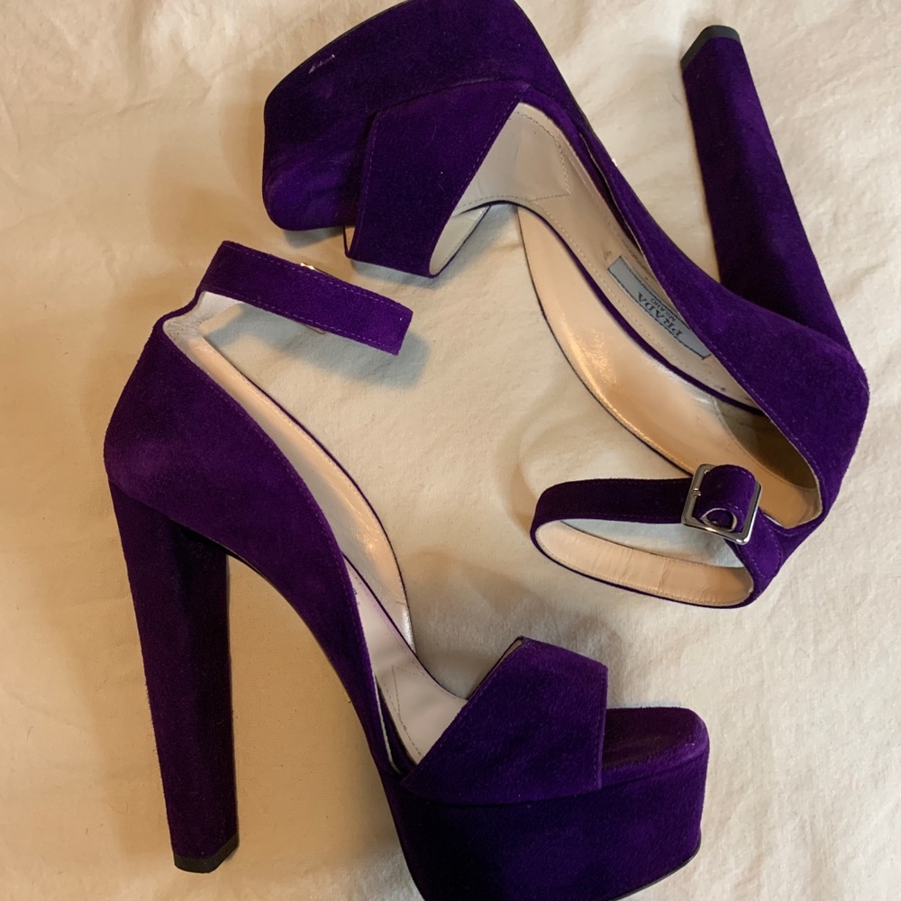 Rarely worn gorgeous Prada platform heels